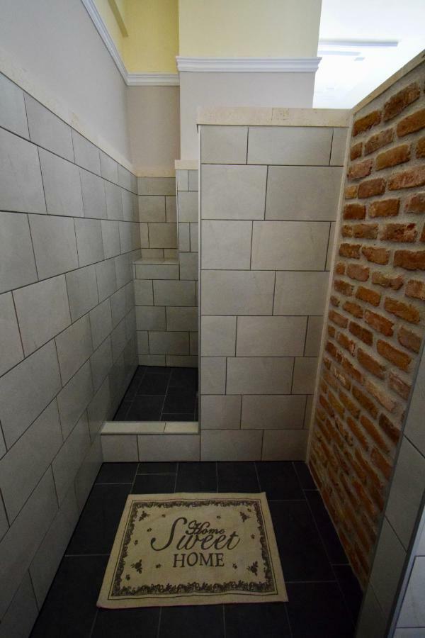 Comfort Room Tesalonika Bagian luar foto