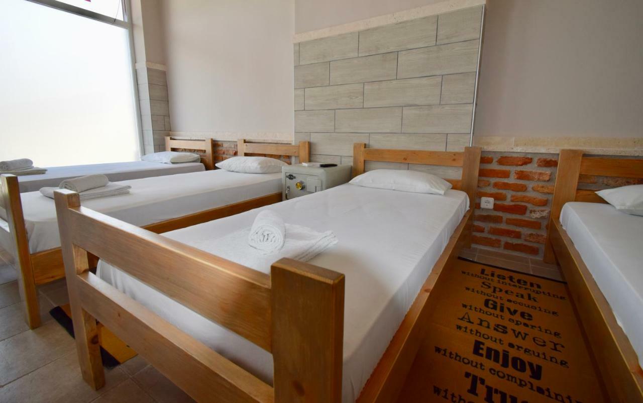 Comfort Room Tesalonika Bagian luar foto