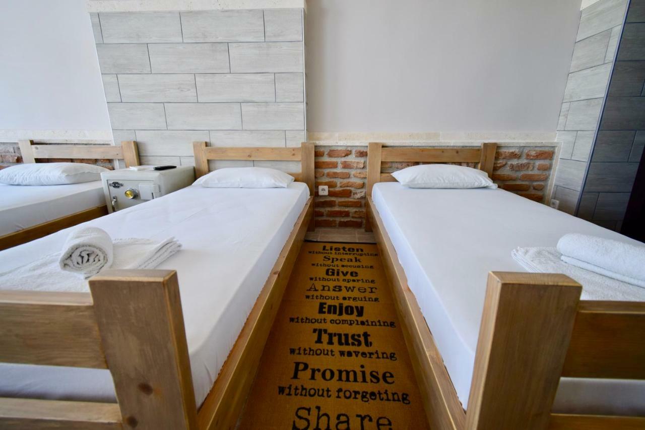 Comfort Room Tesalonika Bagian luar foto