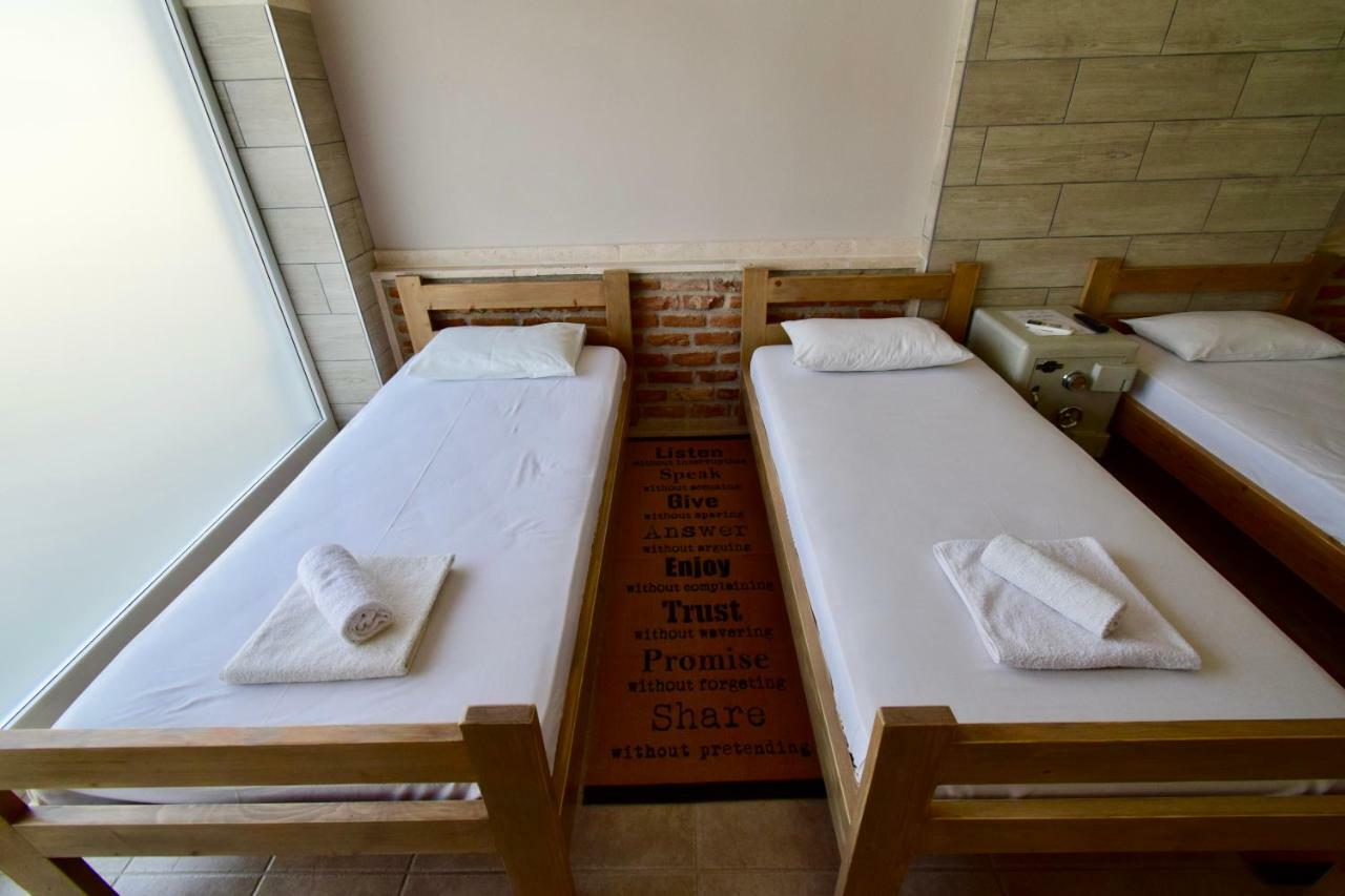 Comfort Room Tesalonika Bagian luar foto