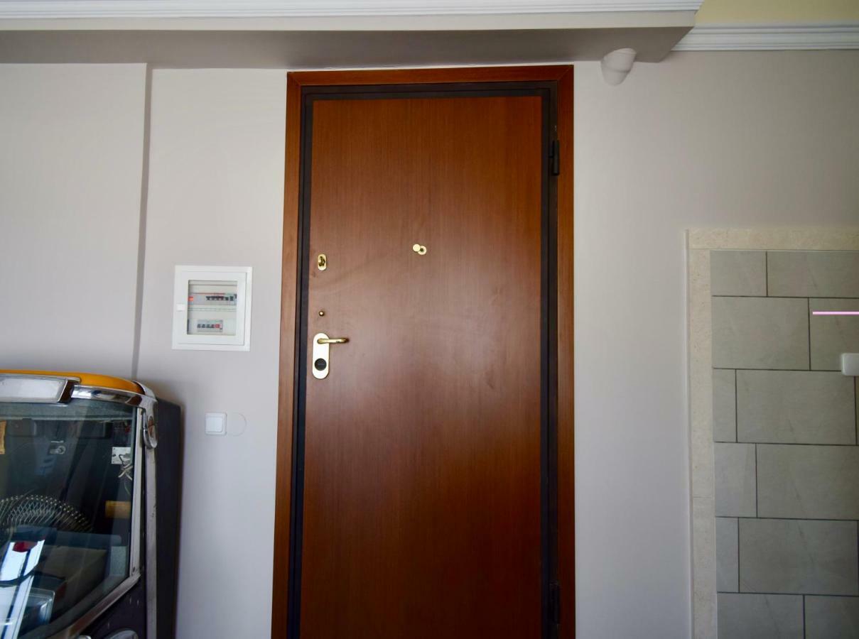 Comfort Room Tesalonika Bagian luar foto