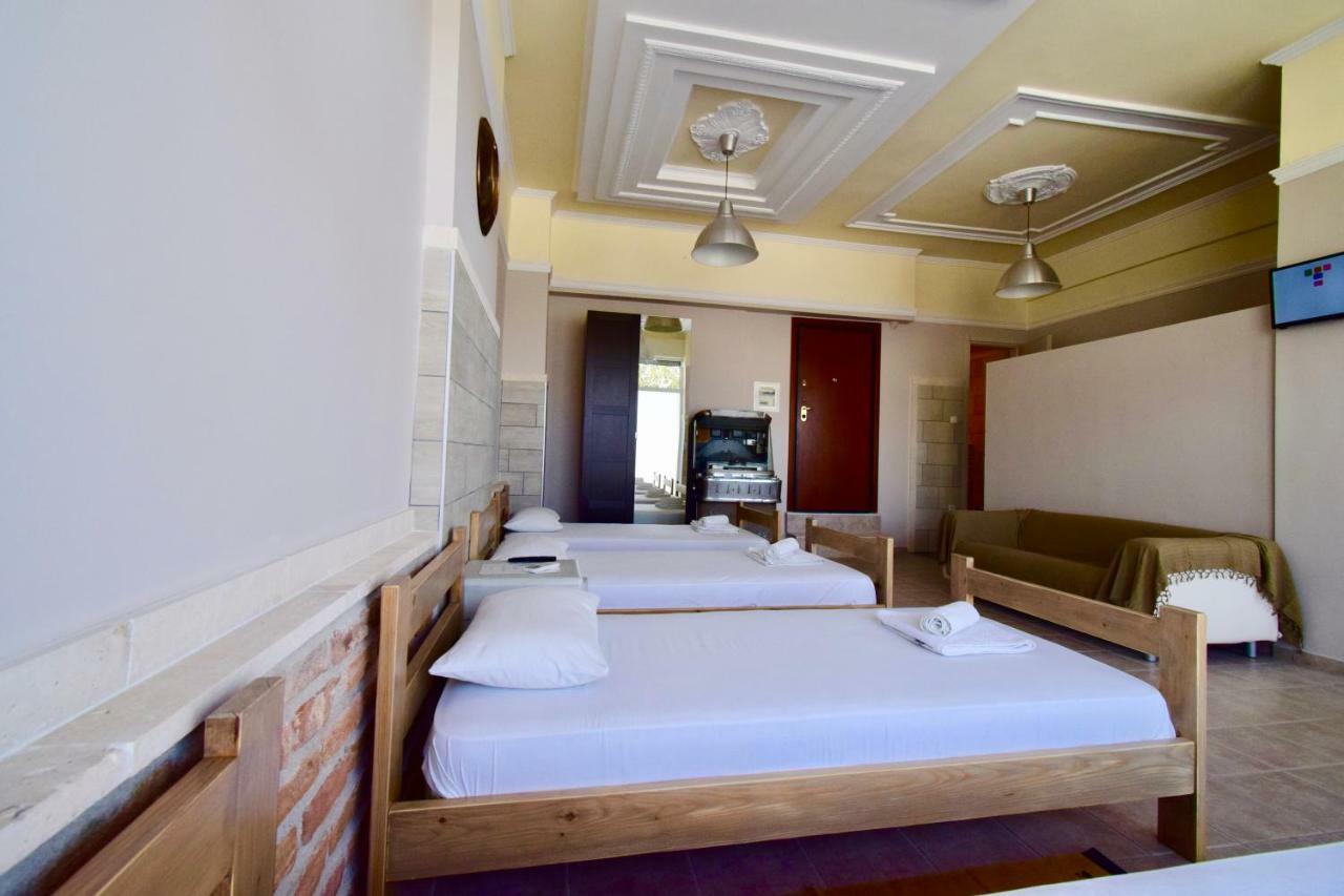 Comfort Room Tesalonika Bagian luar foto