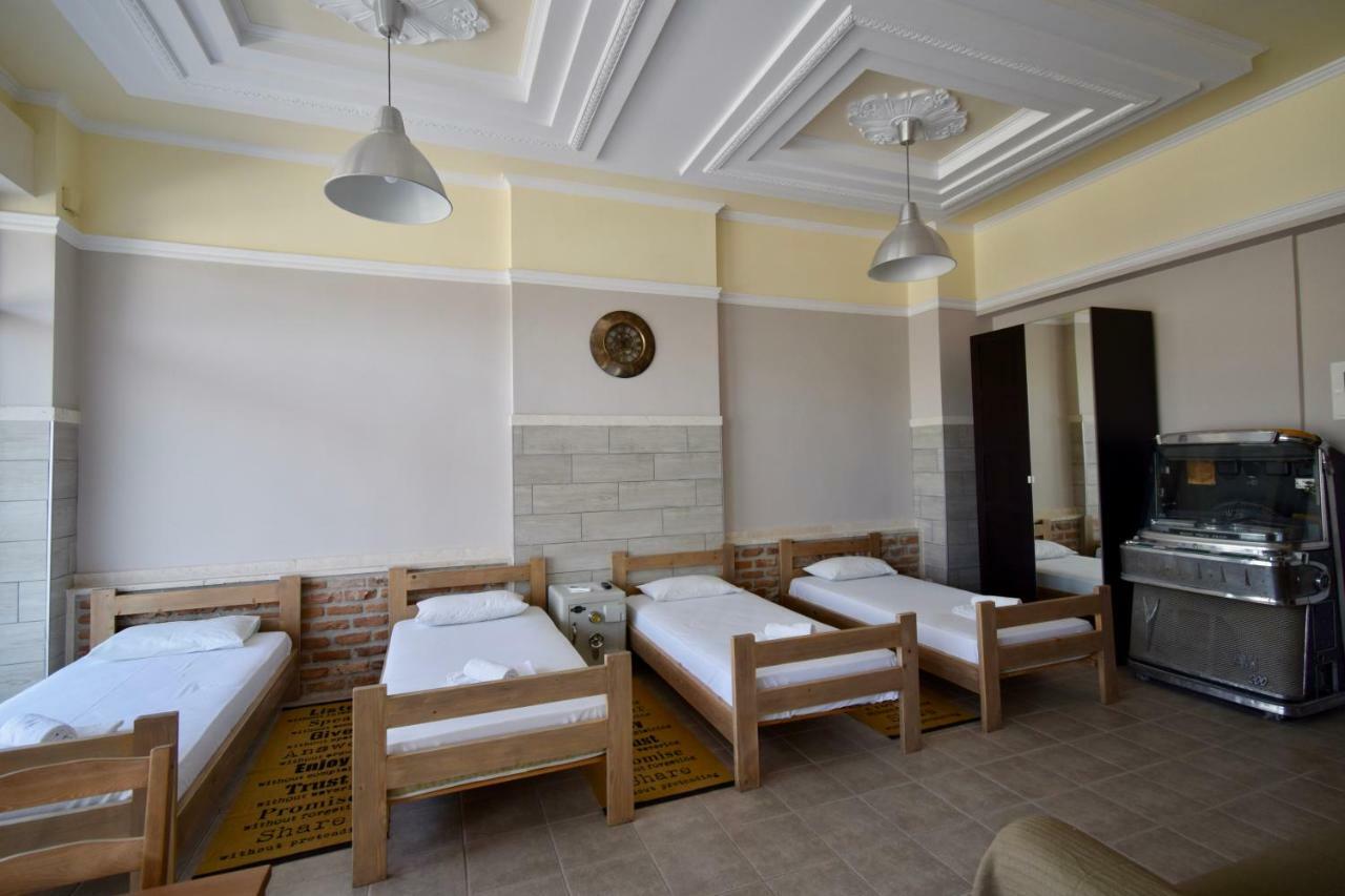 Comfort Room Tesalonika Bagian luar foto