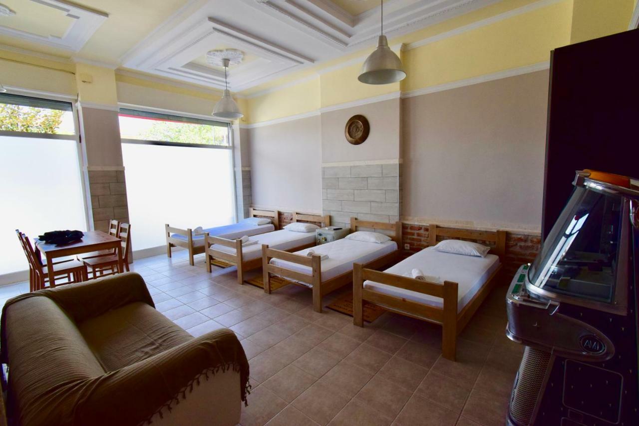 Comfort Room Tesalonika Bagian luar foto