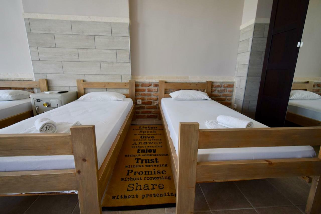 Comfort Room Tesalonika Bagian luar foto